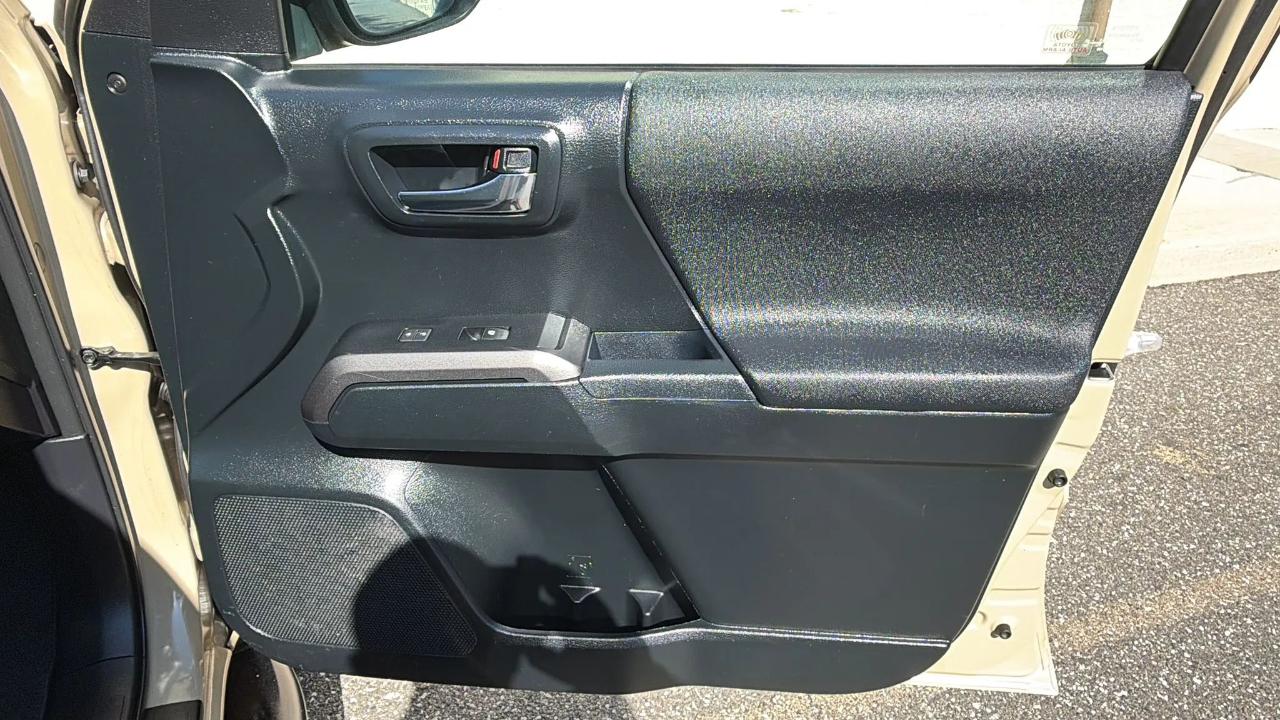 Toyota Tacoma 4WD Double Cab LB V6 AT TRD Off Road (Natl) 2016