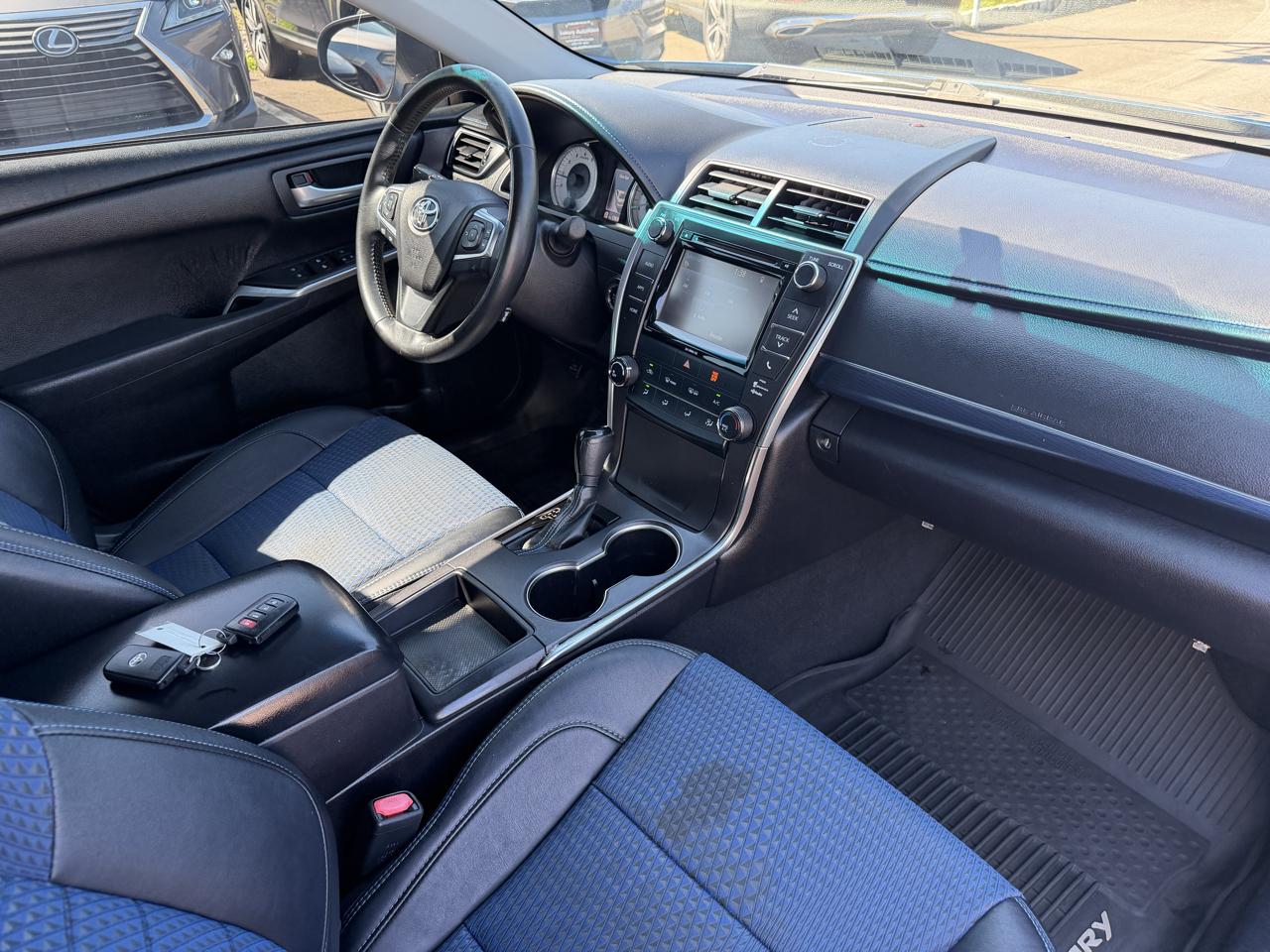 Toyota Camry 4dr Sdn I4 Auto SE w/Special Edition Pkg (Natl) 2016