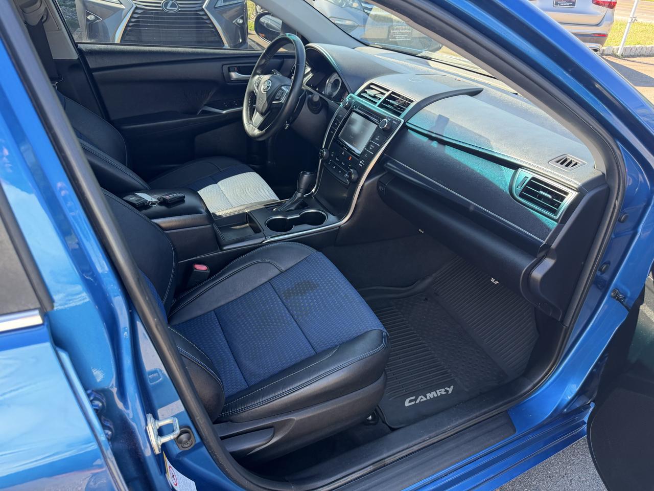 Toyota Camry 4dr Sdn I4 Auto SE w/Special Edition Pkg (Natl) 2016