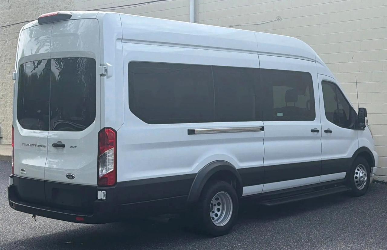 Ford Transit Passenger Wagon T-350 HD 148" EL High Roof XLT DRW AWD 2022