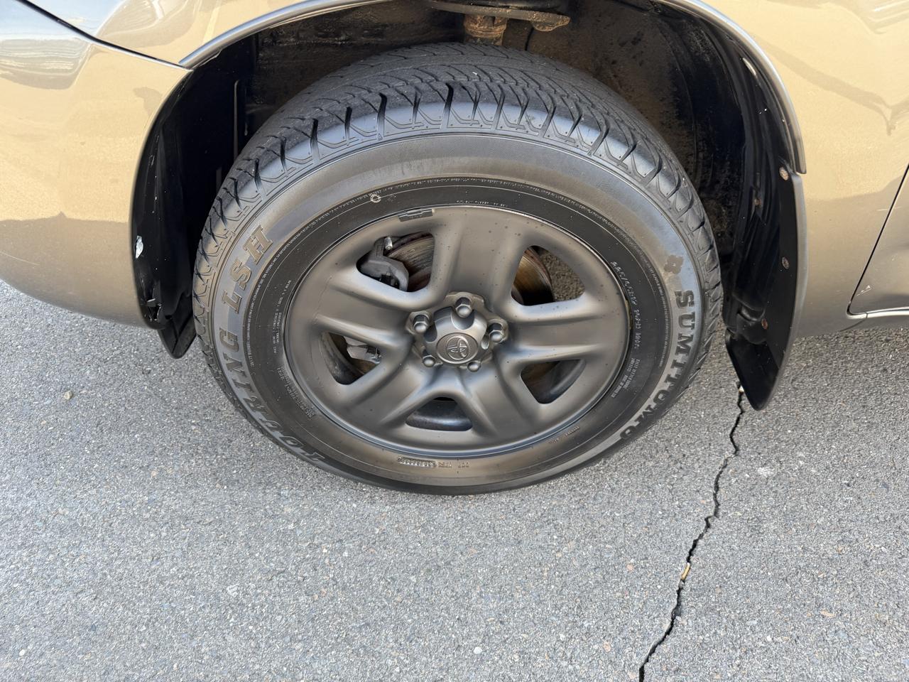 Toyota RAV4 4WD 4dr I4 (Natl) 2012