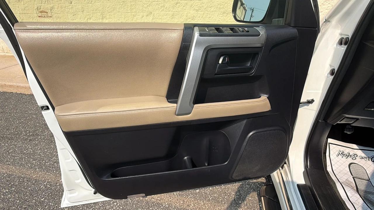 Toyota 4Runner 4WD 4dr V6 Limited (Natl) 2013