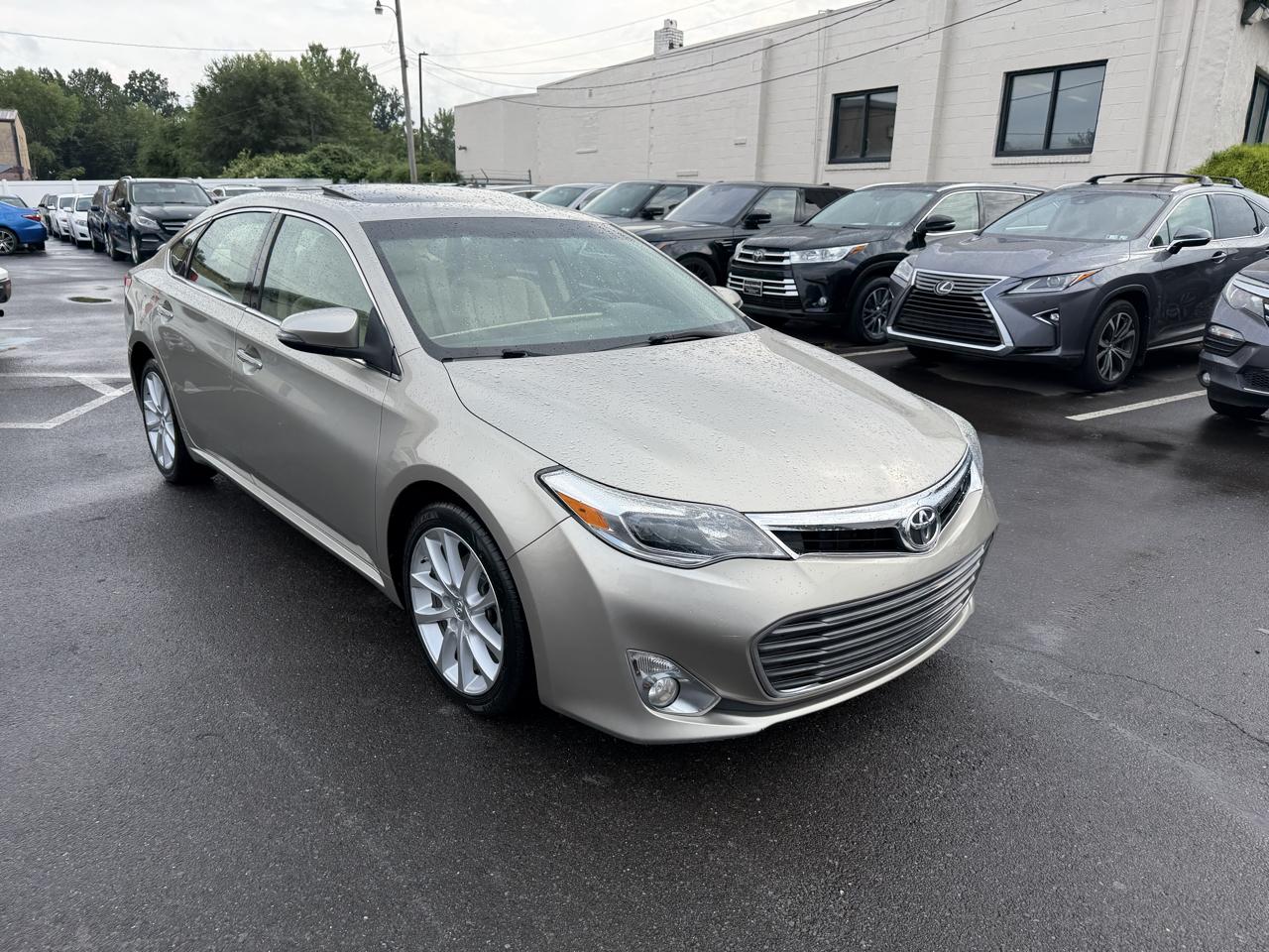 Toyota Avalon 4dr Sdn XLE Premium (Natl) 2013