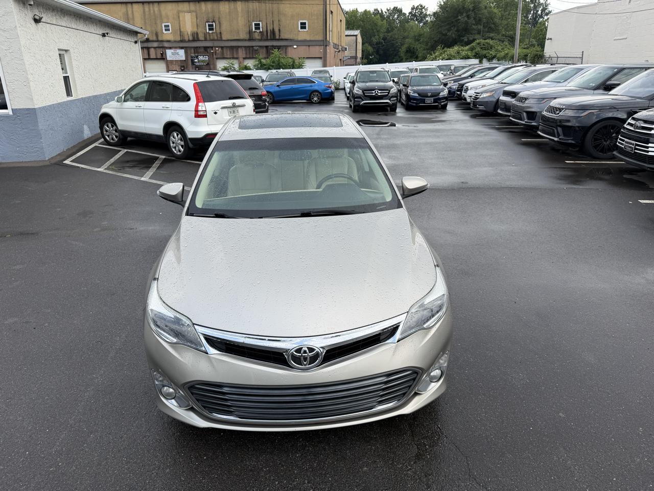 Toyota Avalon 4dr Sdn XLE Premium (Natl) 2013
