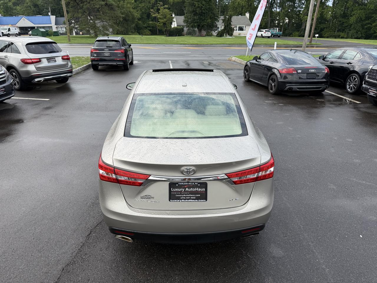 Toyota Avalon 4dr Sdn XLE Premium (Natl) 2013