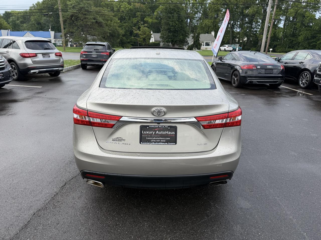 Toyota Avalon 4dr Sdn XLE Premium (Natl) 2013