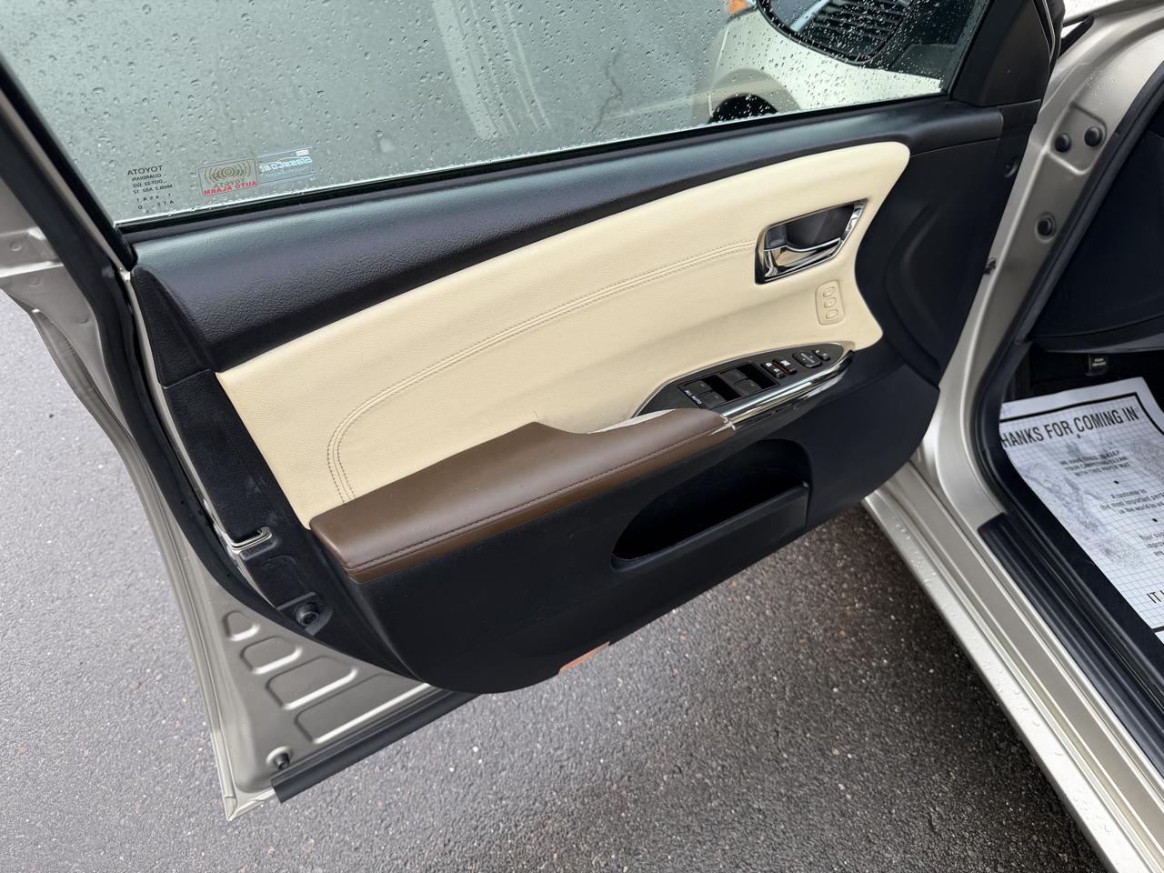 Toyota Avalon 4dr Sdn XLE Premium (Natl) 2013