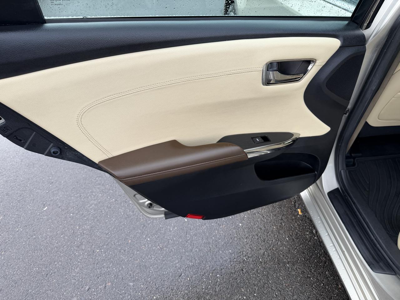 Toyota Avalon 4dr Sdn XLE Premium (Natl) 2013