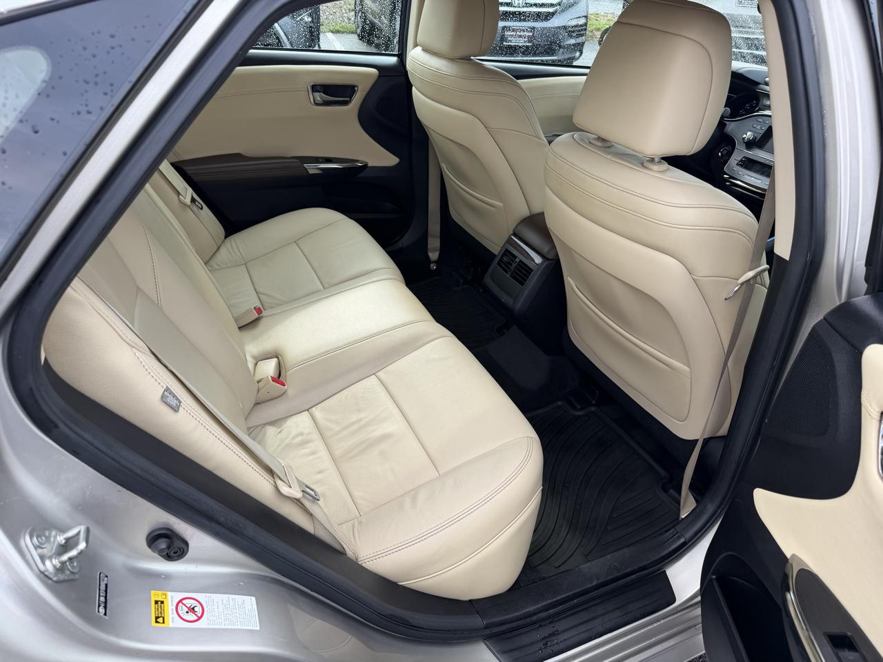 Toyota Avalon 4dr Sdn XLE Premium (Natl) 2013