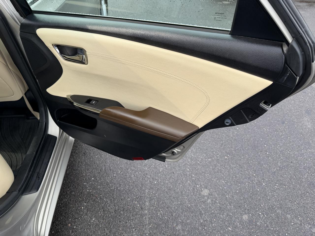 Toyota Avalon 4dr Sdn XLE Premium (Natl) 2013