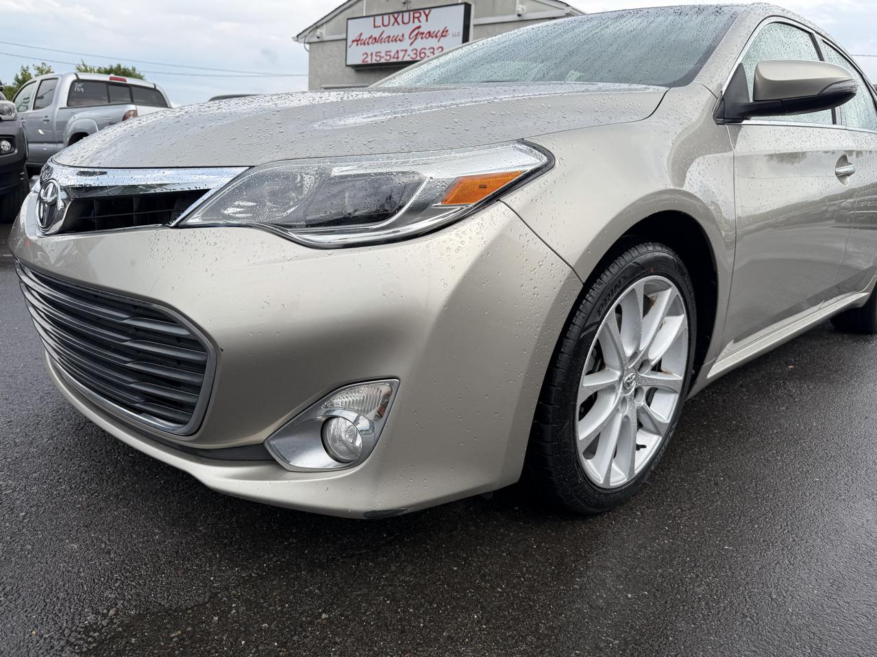 Toyota Avalon 4dr Sdn XLE Premium (Natl) 2013