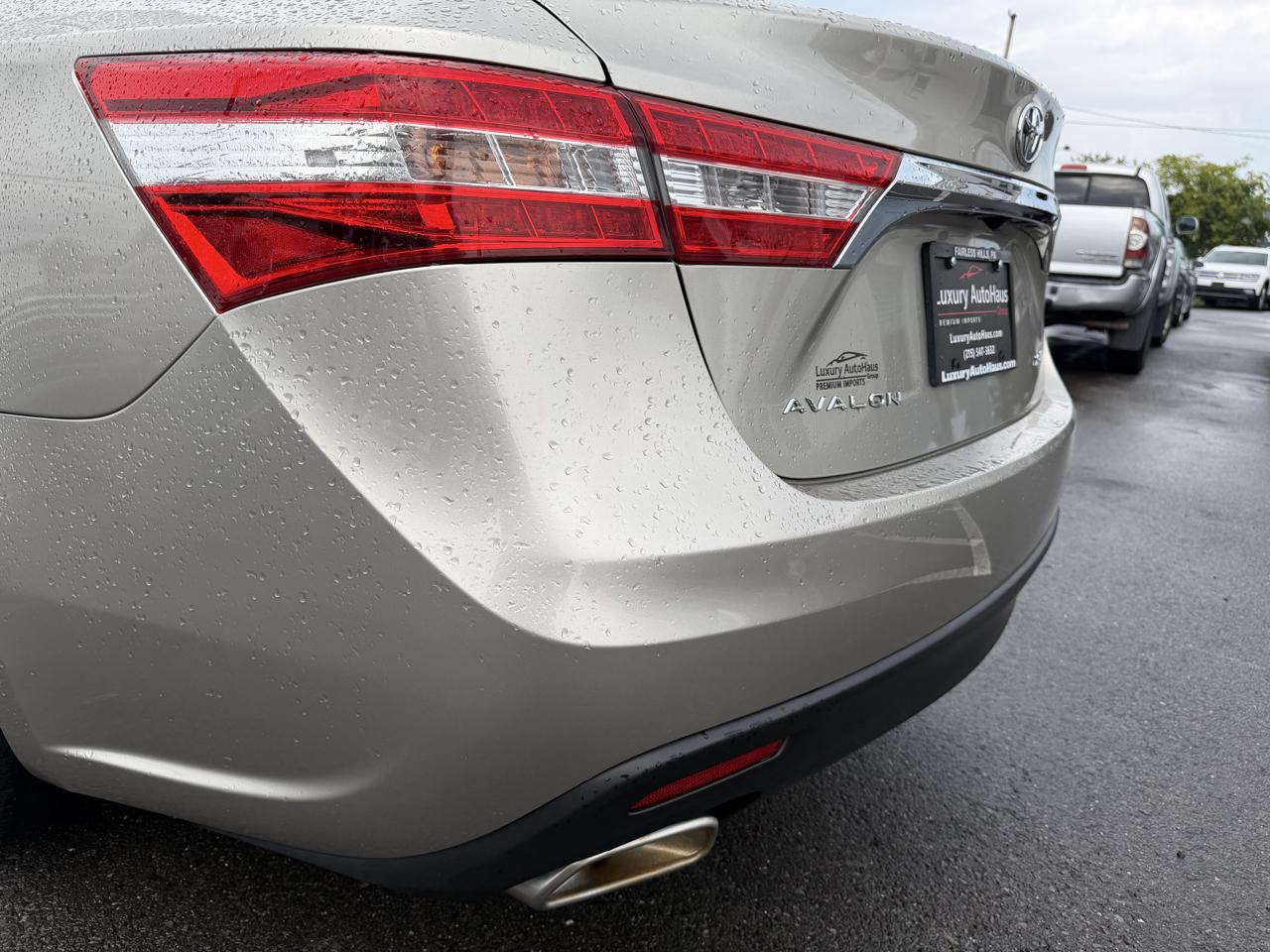 Toyota Avalon 4dr Sdn XLE Premium (Natl) 2013