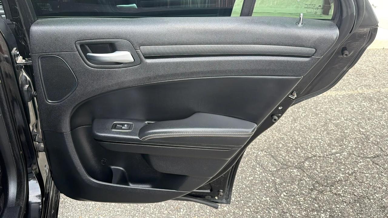 Chrysler 300 4dr Sdn 300S RWD 2016