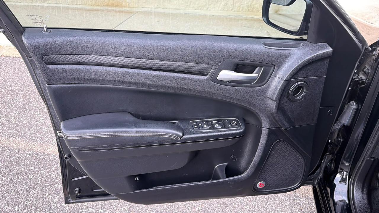 Chrysler 300 4dr Sdn 300S RWD 2016