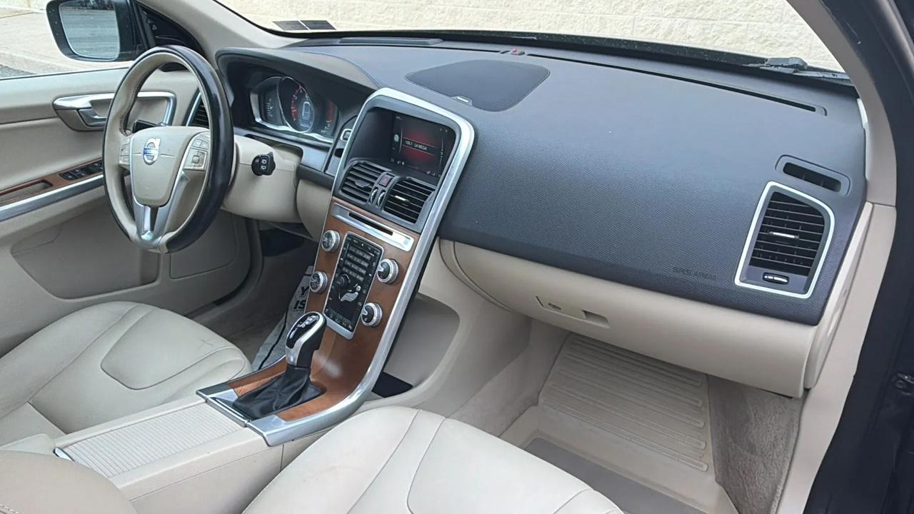 Volvo XC60 AWD 4dr T5 Platinum 2016