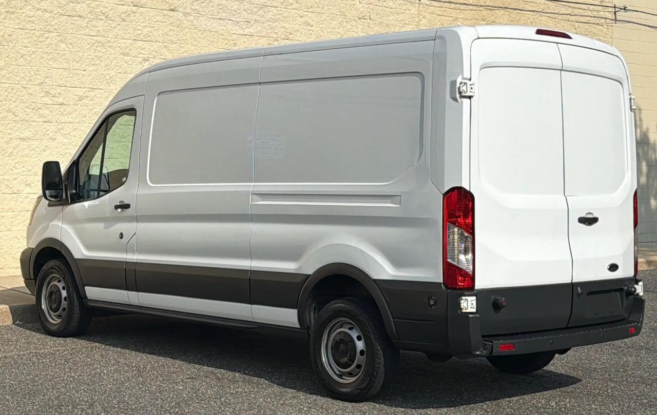 Ford Transit Van T-250 148" Med Rf 9000 GVWR Sliding RH Dr 2017