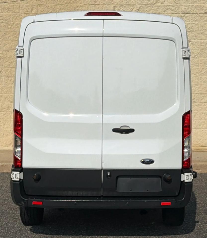 Ford Transit Van T-250 148" Med Rf 9000 GVWR Sliding RH Dr 2017