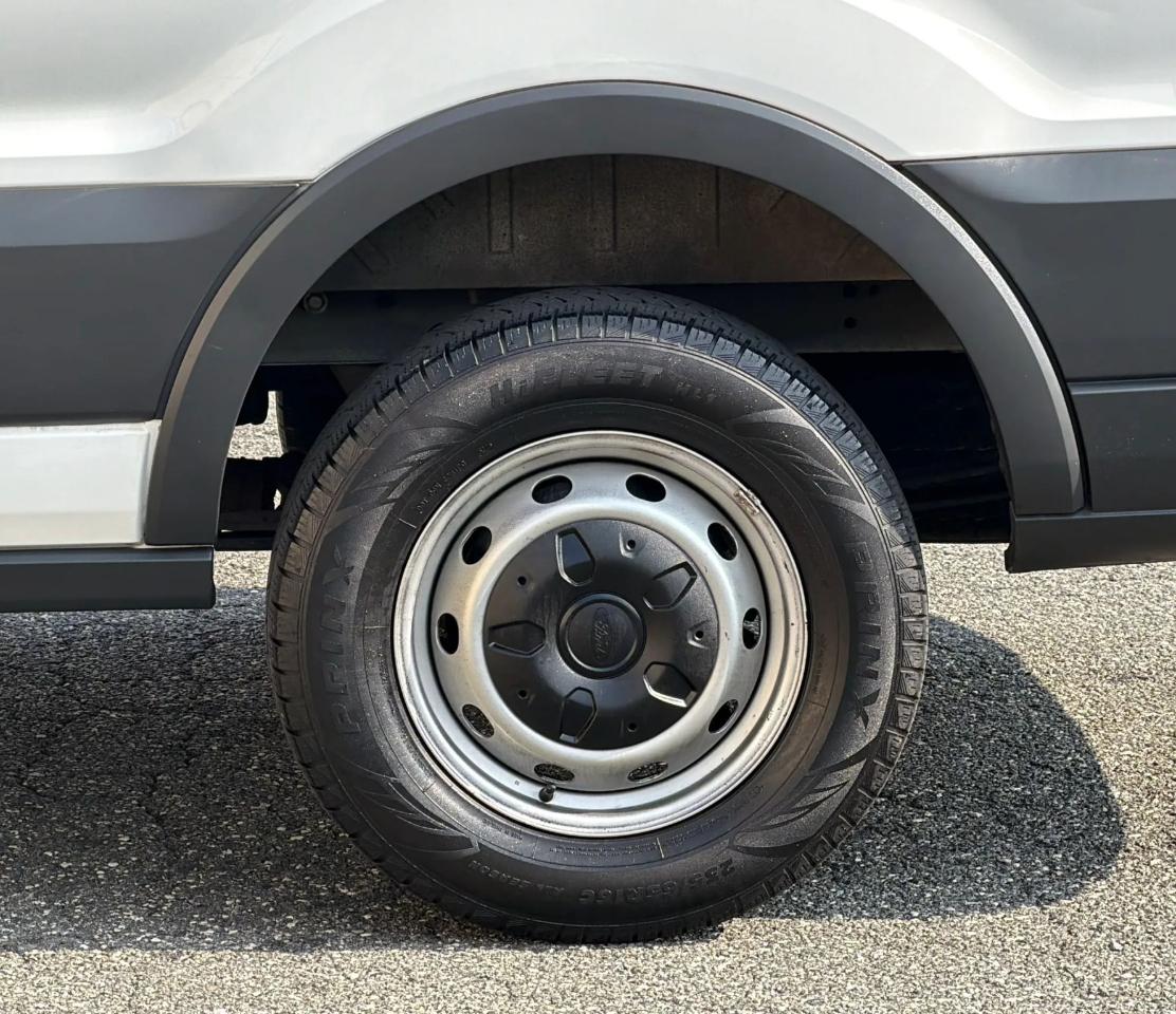 Ford Transit Van T-250 148" Med Rf 9000 GVWR Sliding RH Dr 2017