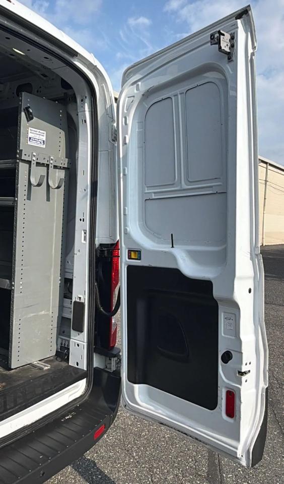 Ford Transit Van T-250 148" Med Rf 9000 GVWR Sliding RH Dr 2017