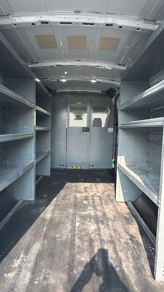 Ford Transit Van T-250 148" Med Rf 9000 GVWR Sliding RH Dr 2017
