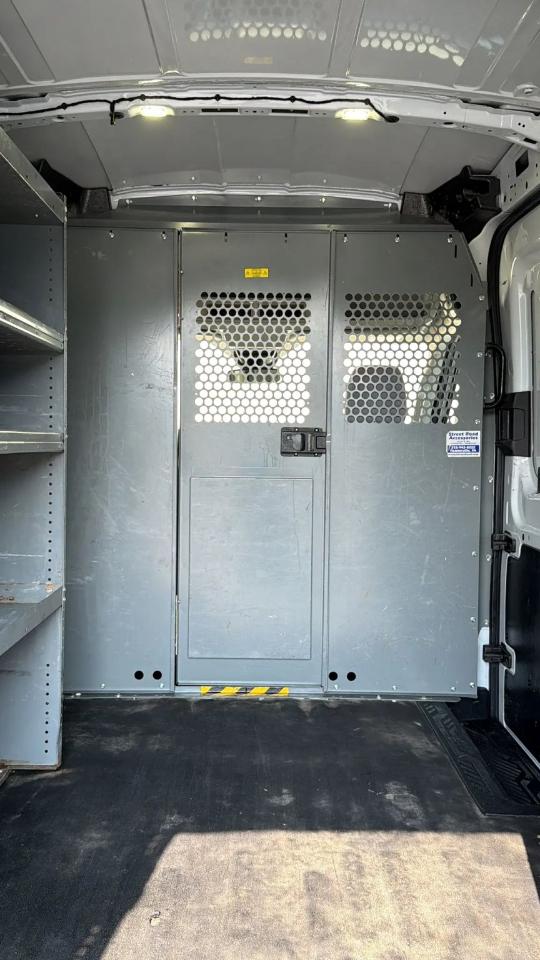 Ford Transit Van T-250 148" Med Rf 9000 GVWR Sliding RH Dr 2017