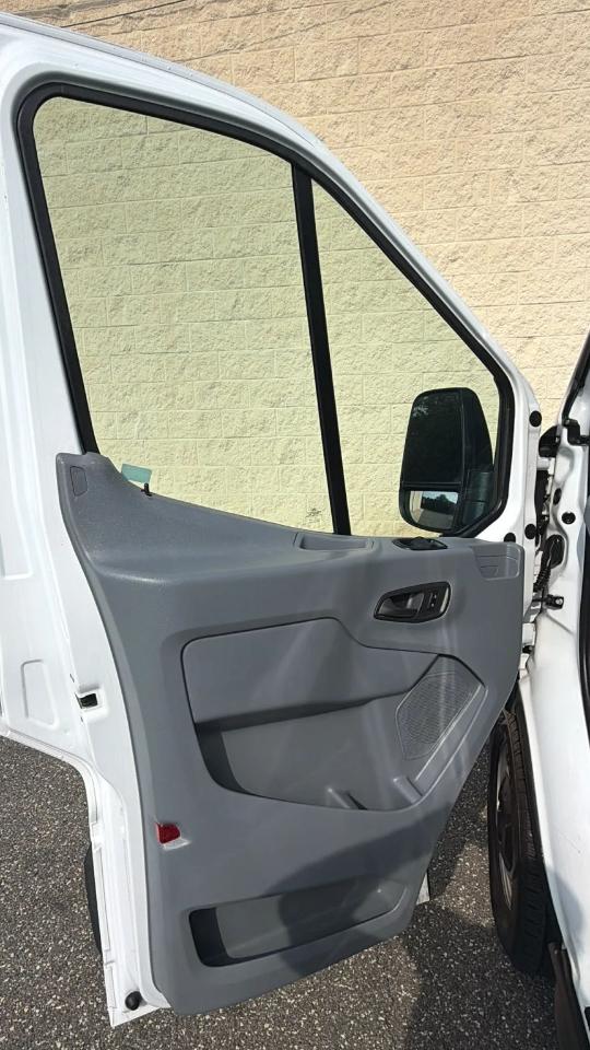 Ford Transit Van T-250 148" Med Rf 9000 GVWR Sliding RH Dr 2017