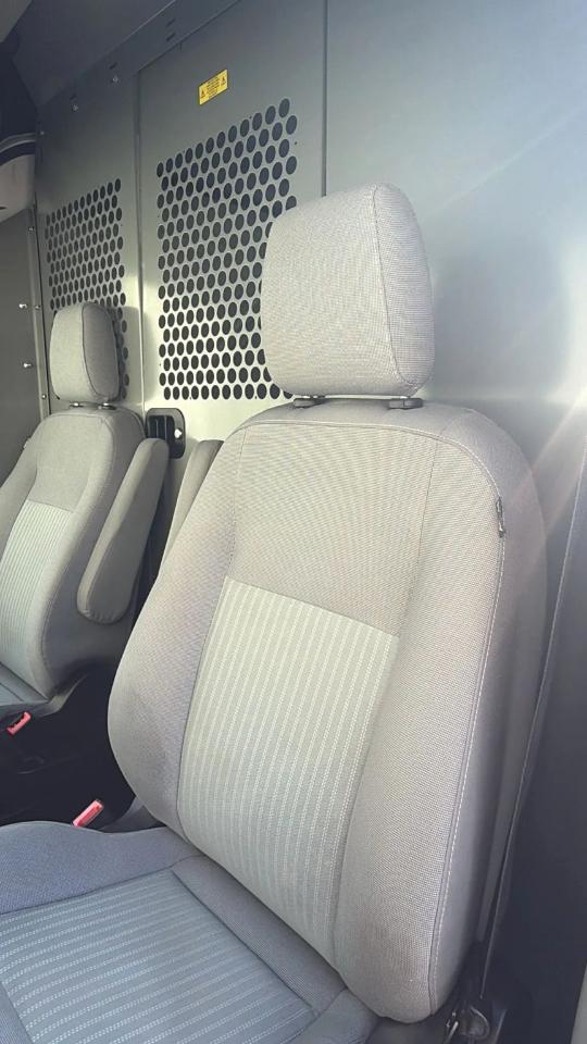 Ford Transit Van T-250 148" Med Rf 9000 GVWR Sliding RH Dr 2017