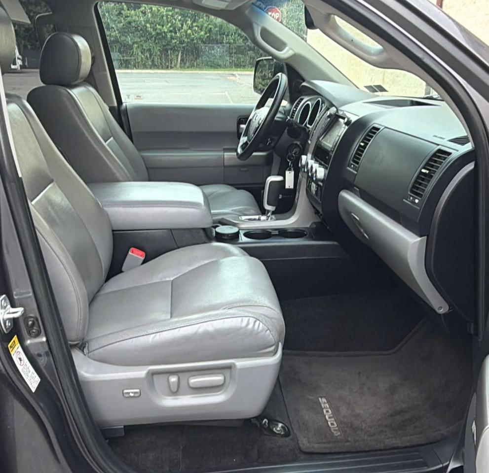 Toyota Sequoia 4WD 5.7L Limited (Natl) 2013