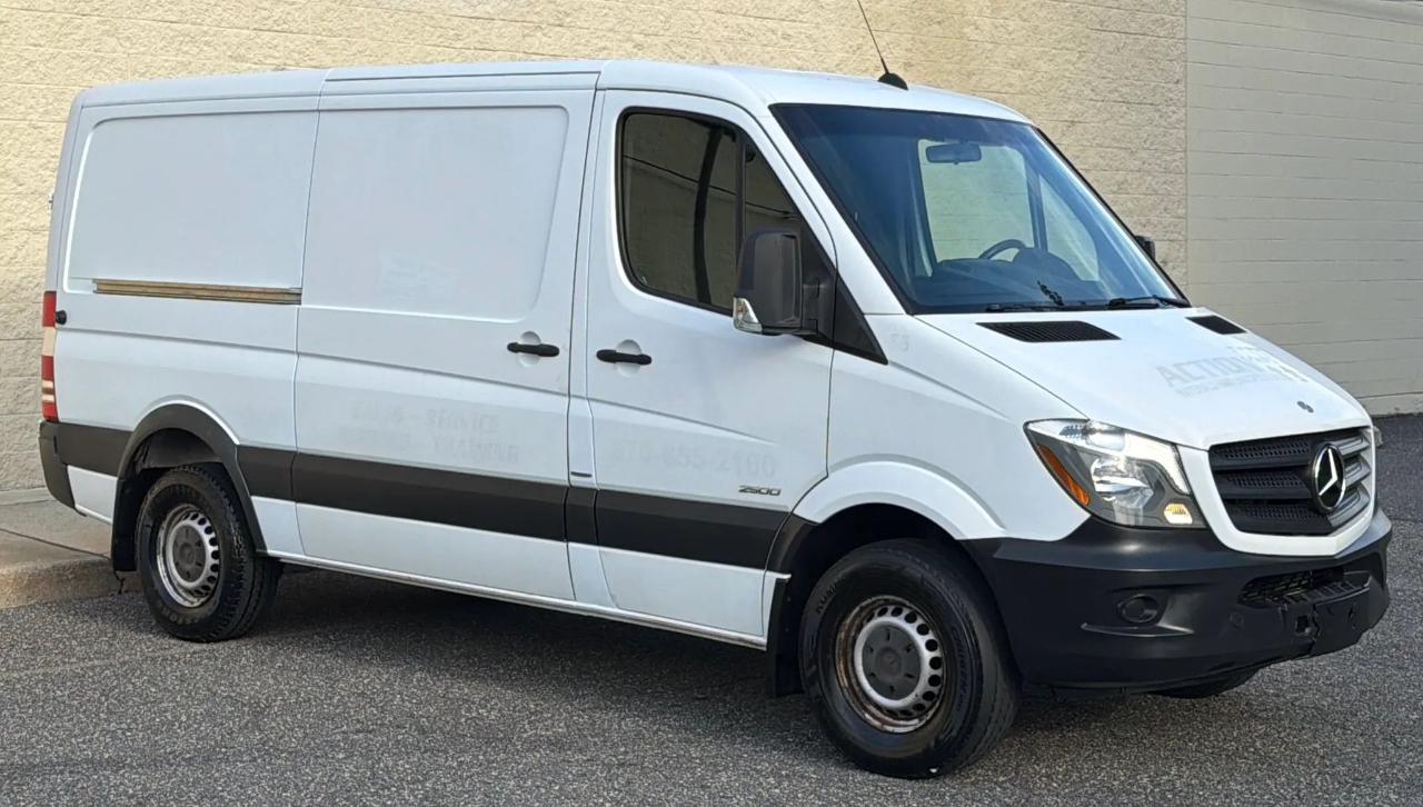 Mercedes-Benz Sprinter Cargo Vans RWD 2500 144" 2015