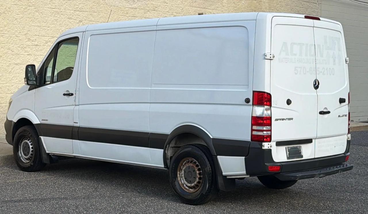 Mercedes-Benz Sprinter Cargo Vans RWD 2500 144" 2015