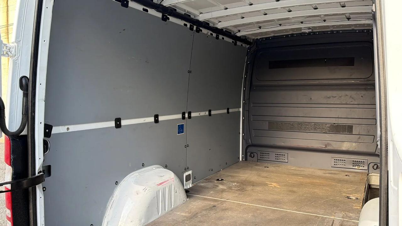 Mercedes-Benz Sprinter Cargo Vans RWD 2500 144" 2015