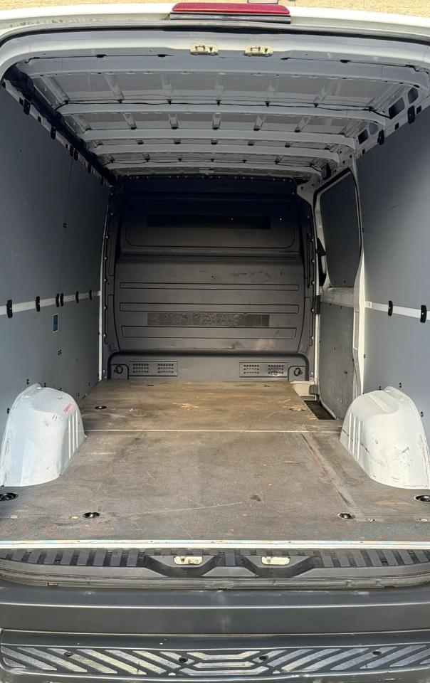 Mercedes-Benz Sprinter Cargo Vans RWD 2500 144" 2015