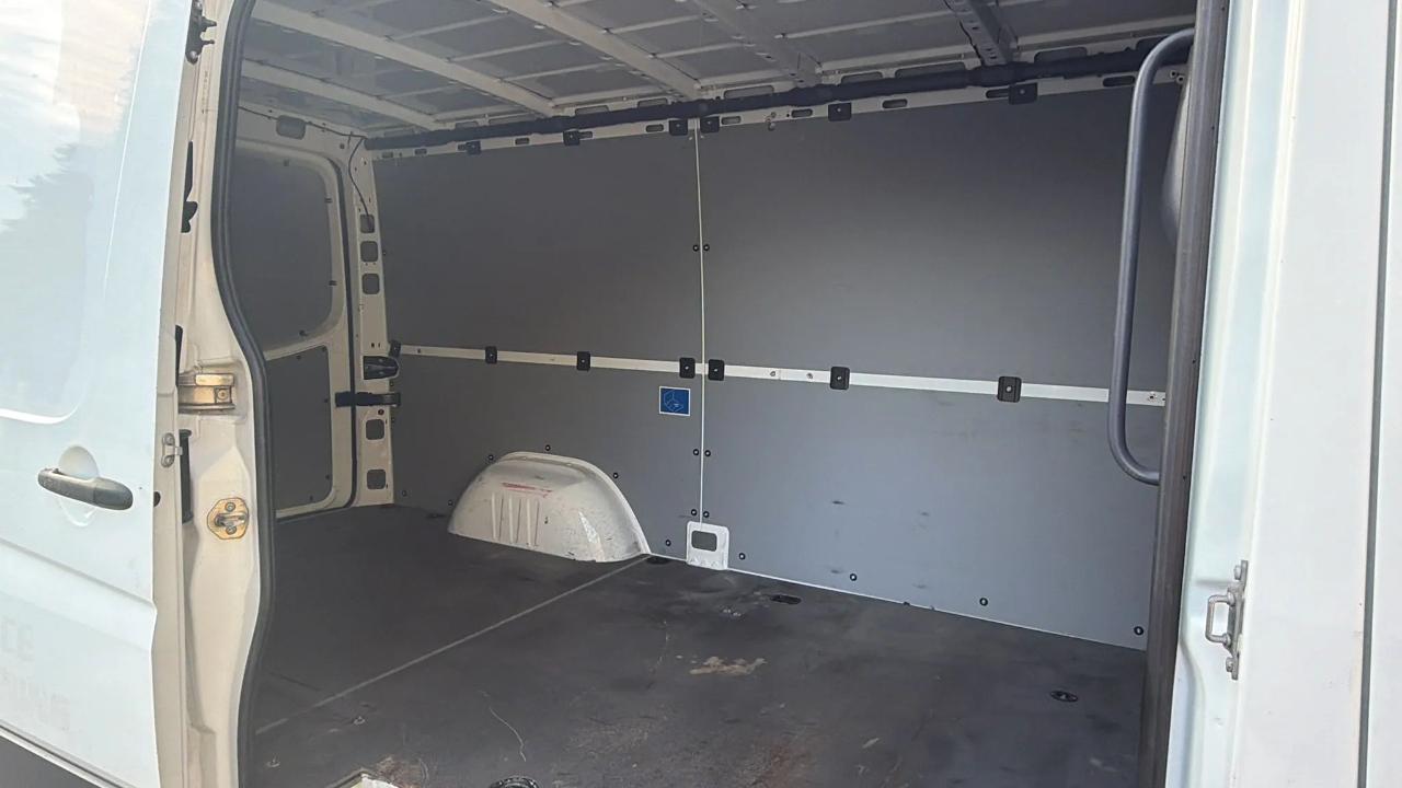 Mercedes-Benz Sprinter Cargo Vans RWD 2500 144" 2015