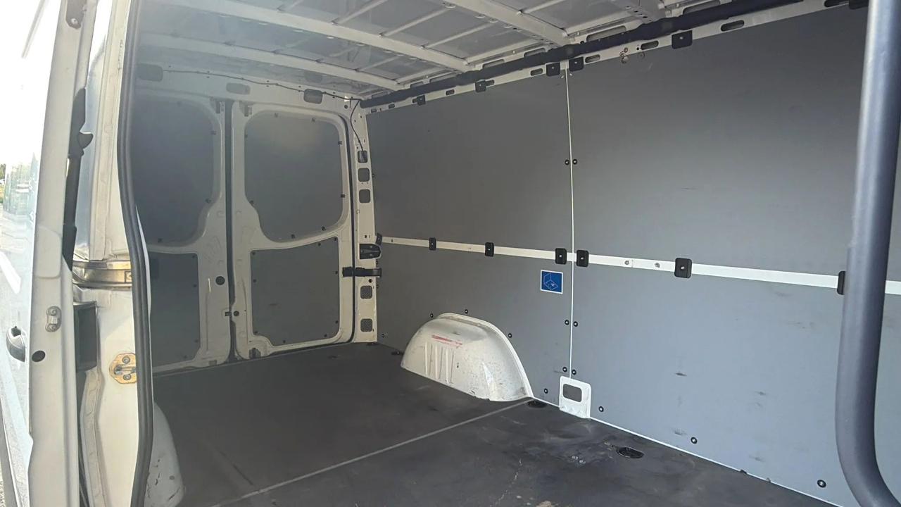 Mercedes-Benz Sprinter Cargo Vans RWD 2500 144" 2015