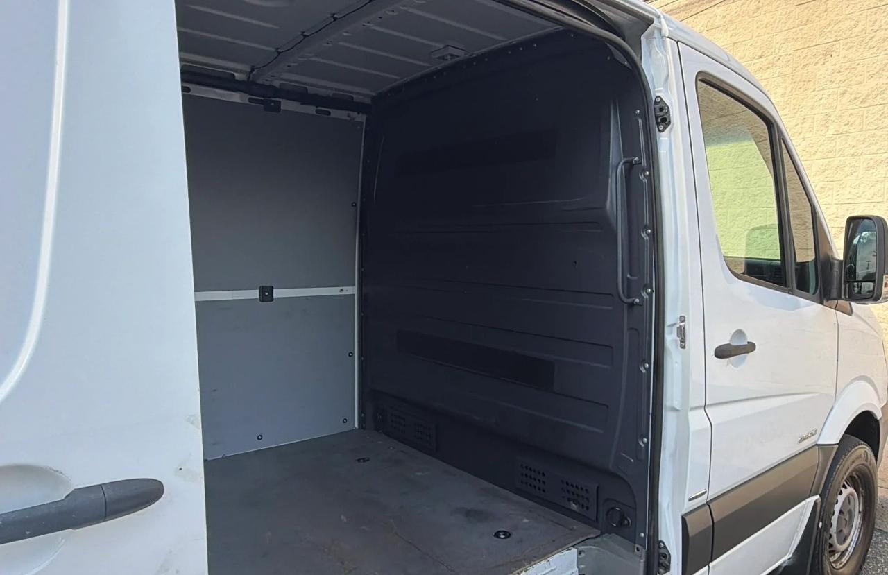 Mercedes-Benz Sprinter Cargo Vans RWD 2500 144" 2015