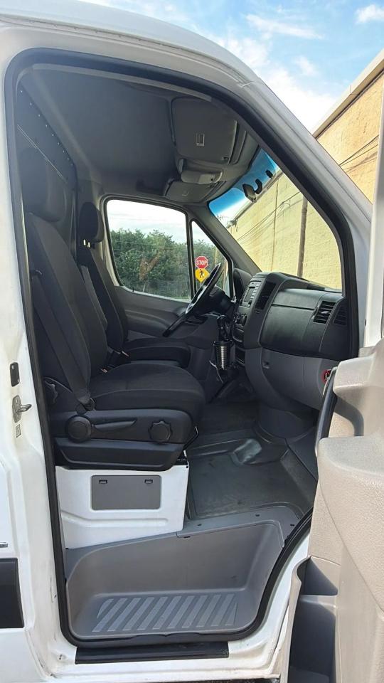 Mercedes-Benz Sprinter Cargo Vans RWD 2500 144" 2015