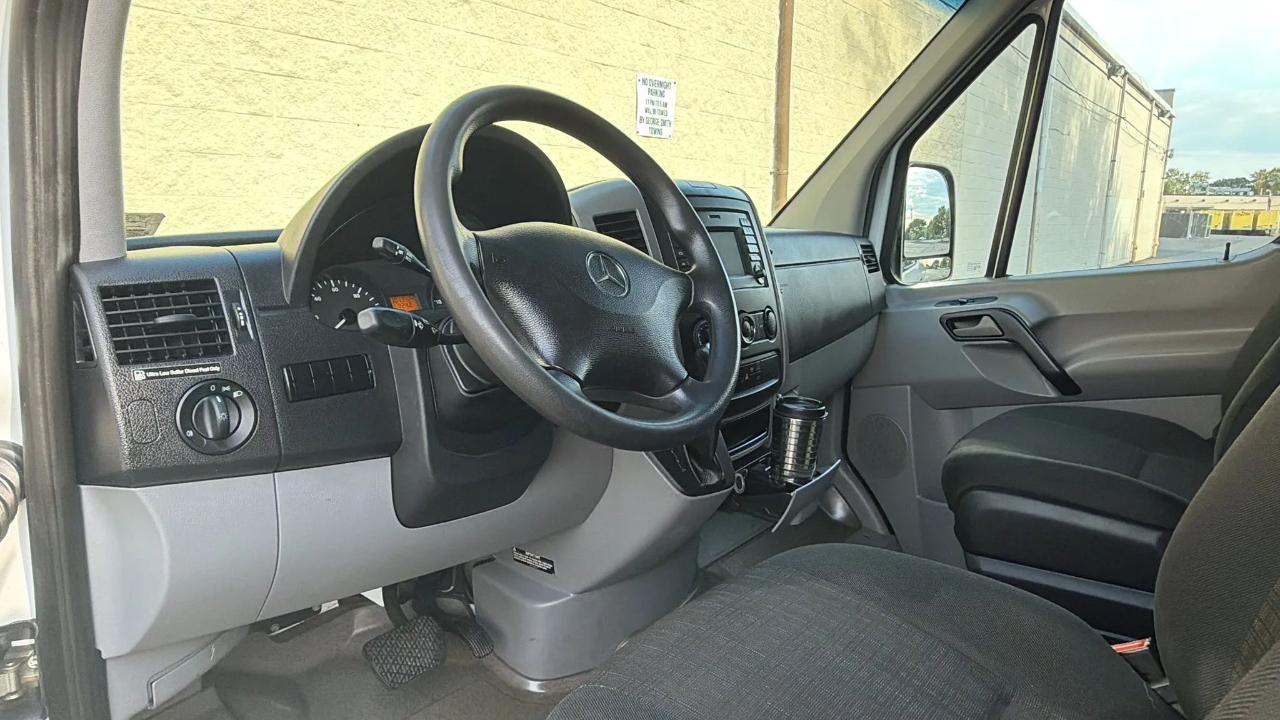 Mercedes-Benz Sprinter Cargo Vans RWD 2500 144" 2015