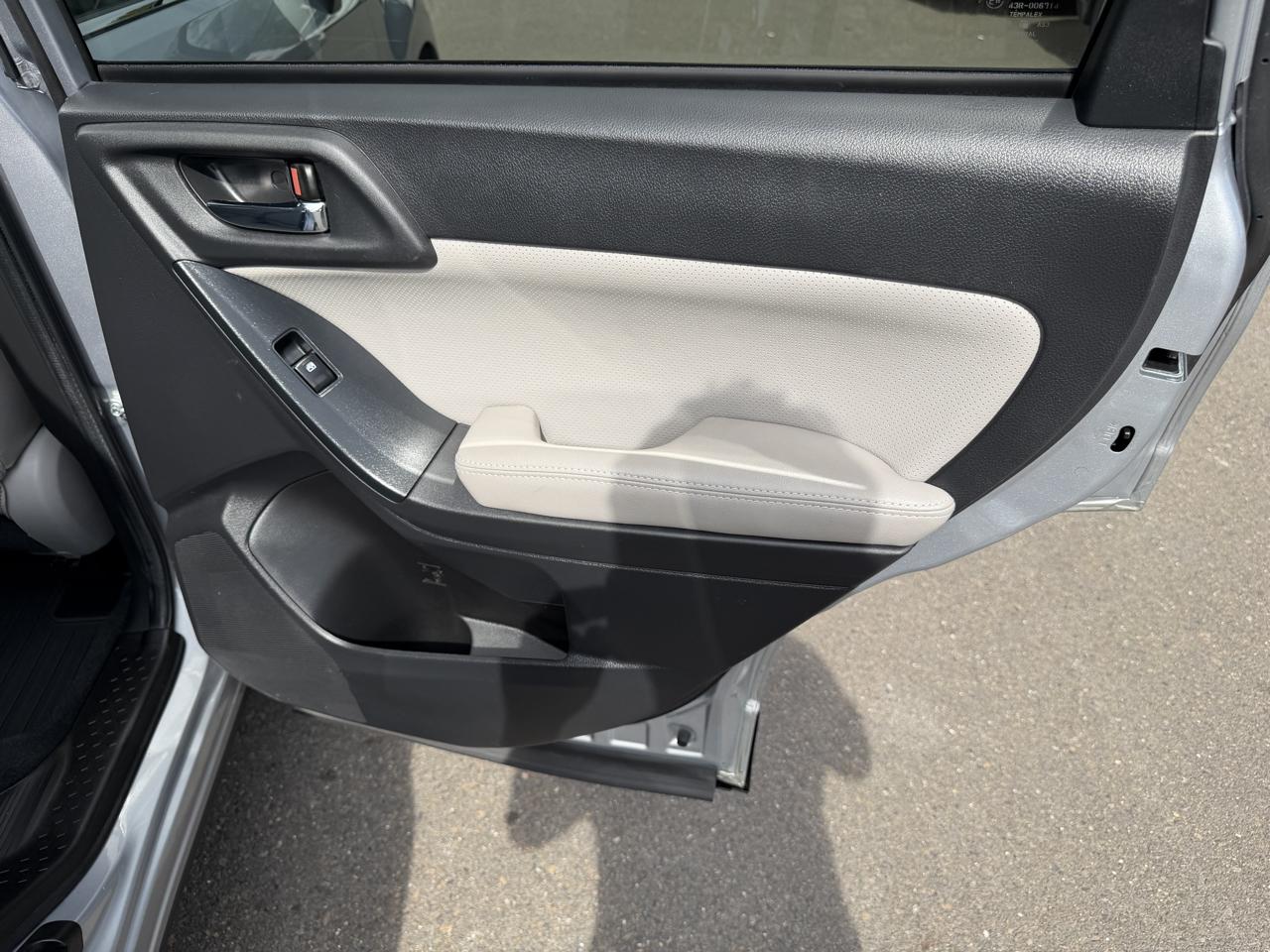 Subaru Forester 4dr CVT 2.5i Limited PZEV 2015