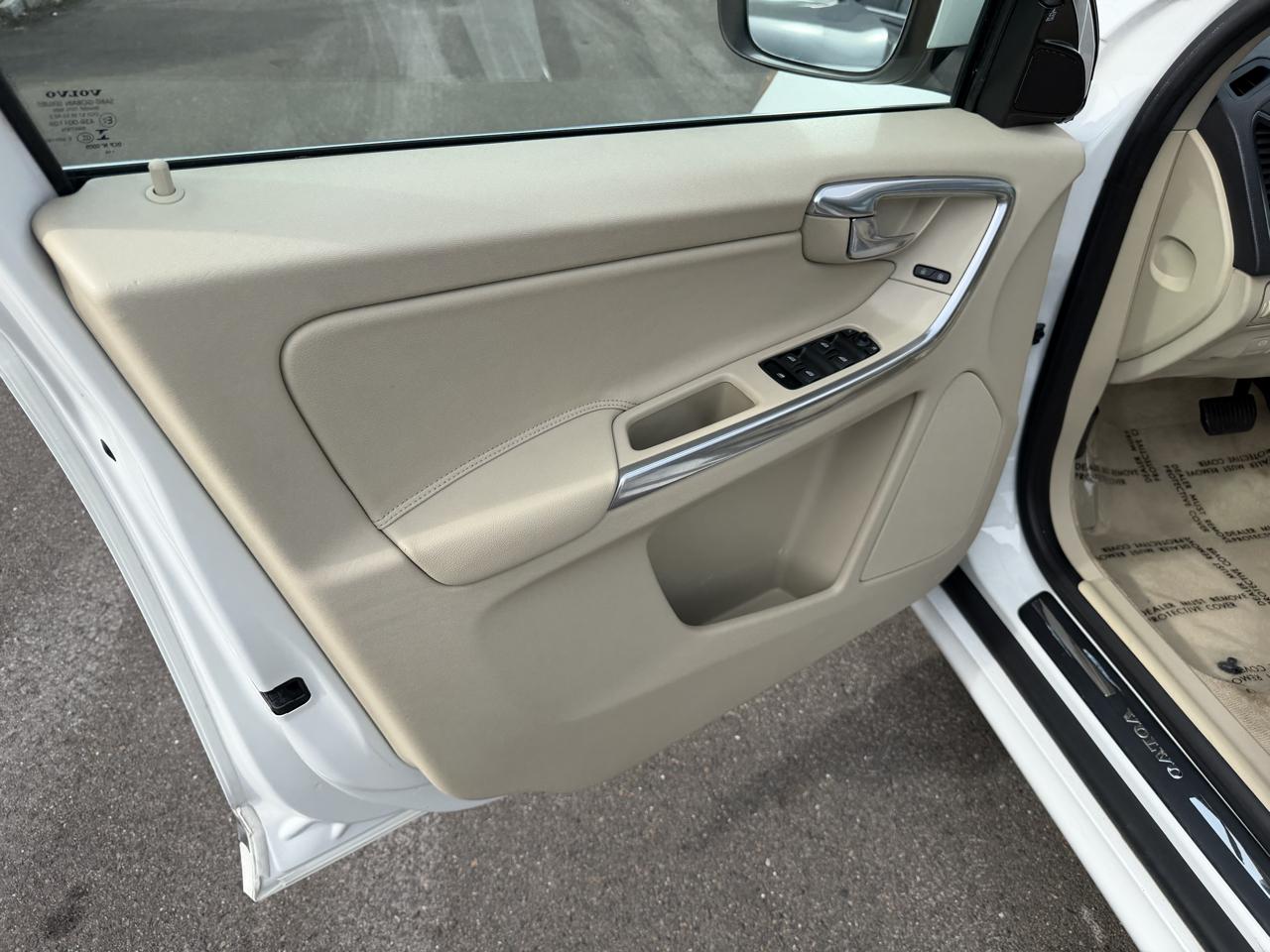 Volvo XC60 2015.5 AWD 4dr T5 2015