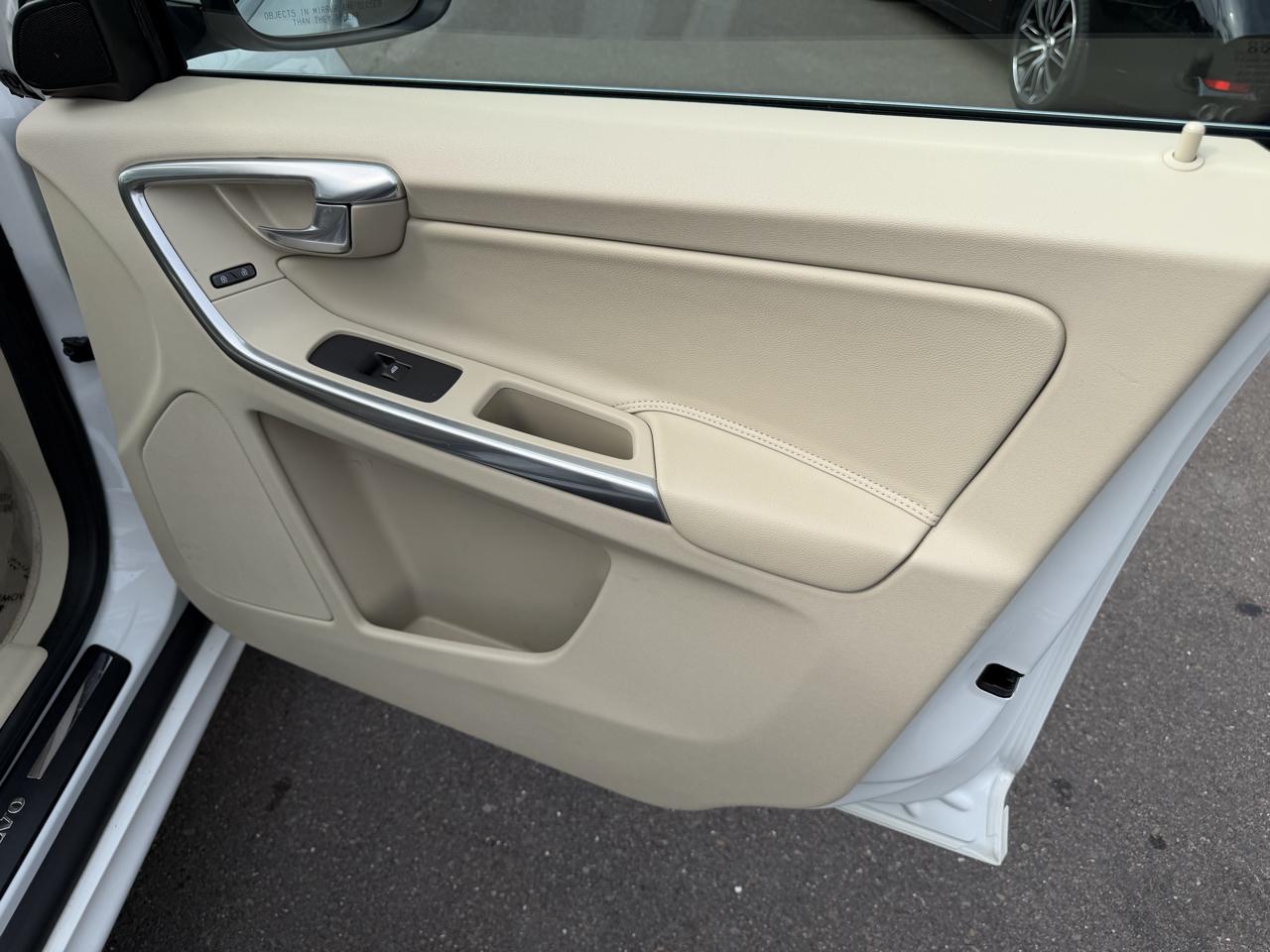 Volvo XC60 2015.5 AWD 4dr T5 2015