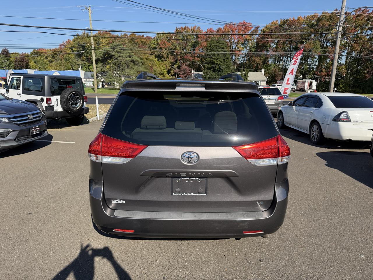 Toyota Sienna 5dr 8-Pass Van V6 LE FWD (Natl) 2014