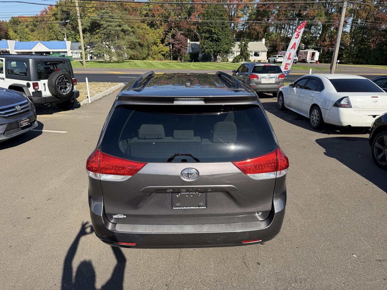 Toyota Sienna 5dr 8-Pass Van V6 LE FWD (Natl) 2014