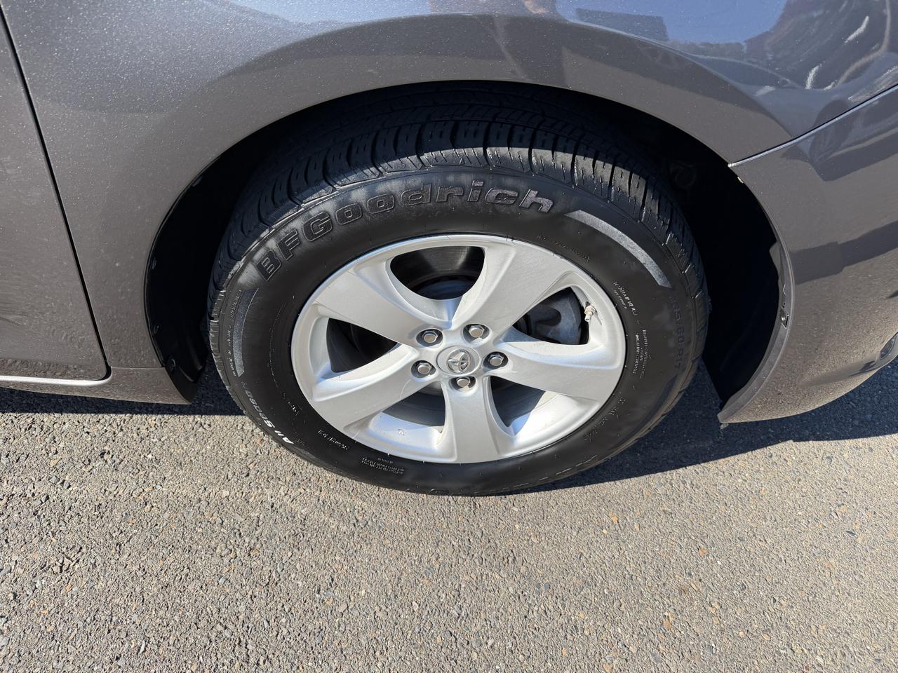 Toyota Sienna 5dr 8-Pass Van V6 LE FWD (Natl) 2014