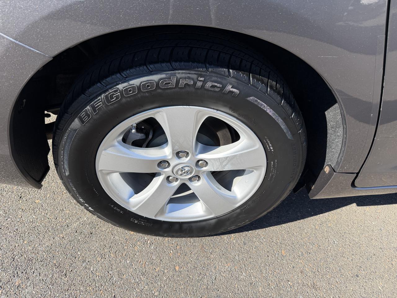 Toyota Sienna 5dr 8-Pass Van V6 LE FWD (Natl) 2014