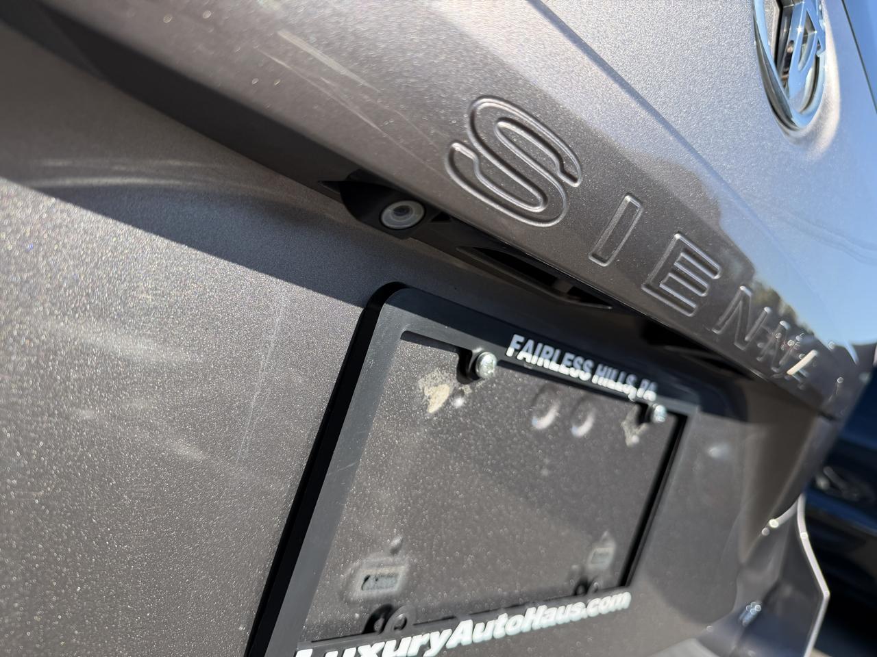 Toyota Sienna 5dr 8-Pass Van V6 LE FWD (Natl) 2014