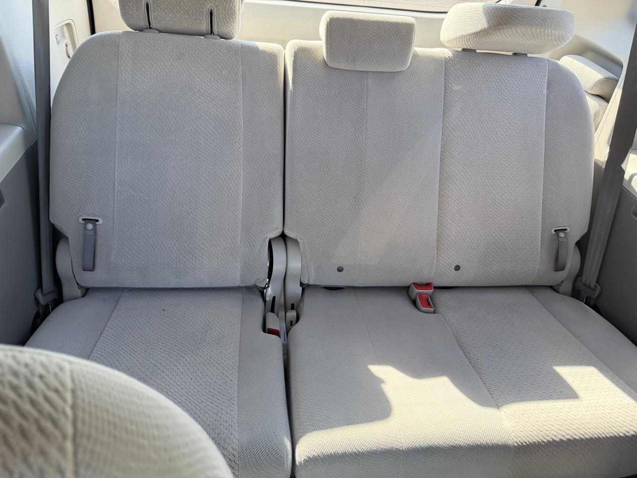 Toyota Sienna 5dr 8-Pass Van V6 LE FWD (Natl) 2014