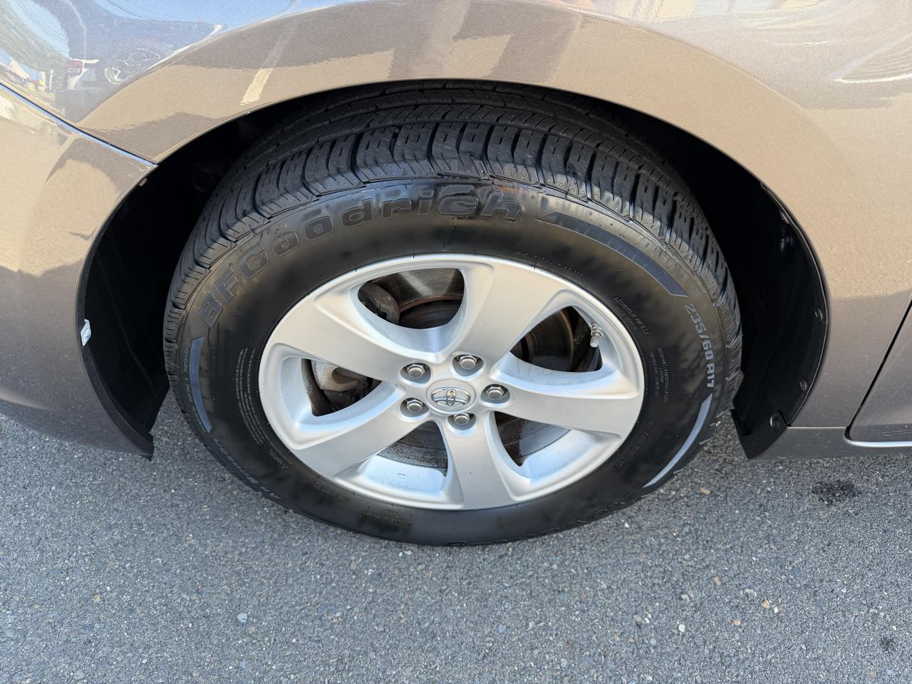 Toyota Sienna 5dr 8-Pass Van V6 LE FWD (Natl) 2014