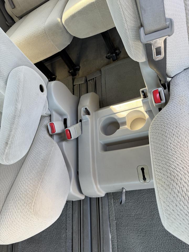 Toyota Sienna 5dr 8-Pass Van V6 LE FWD (Natl) 2014