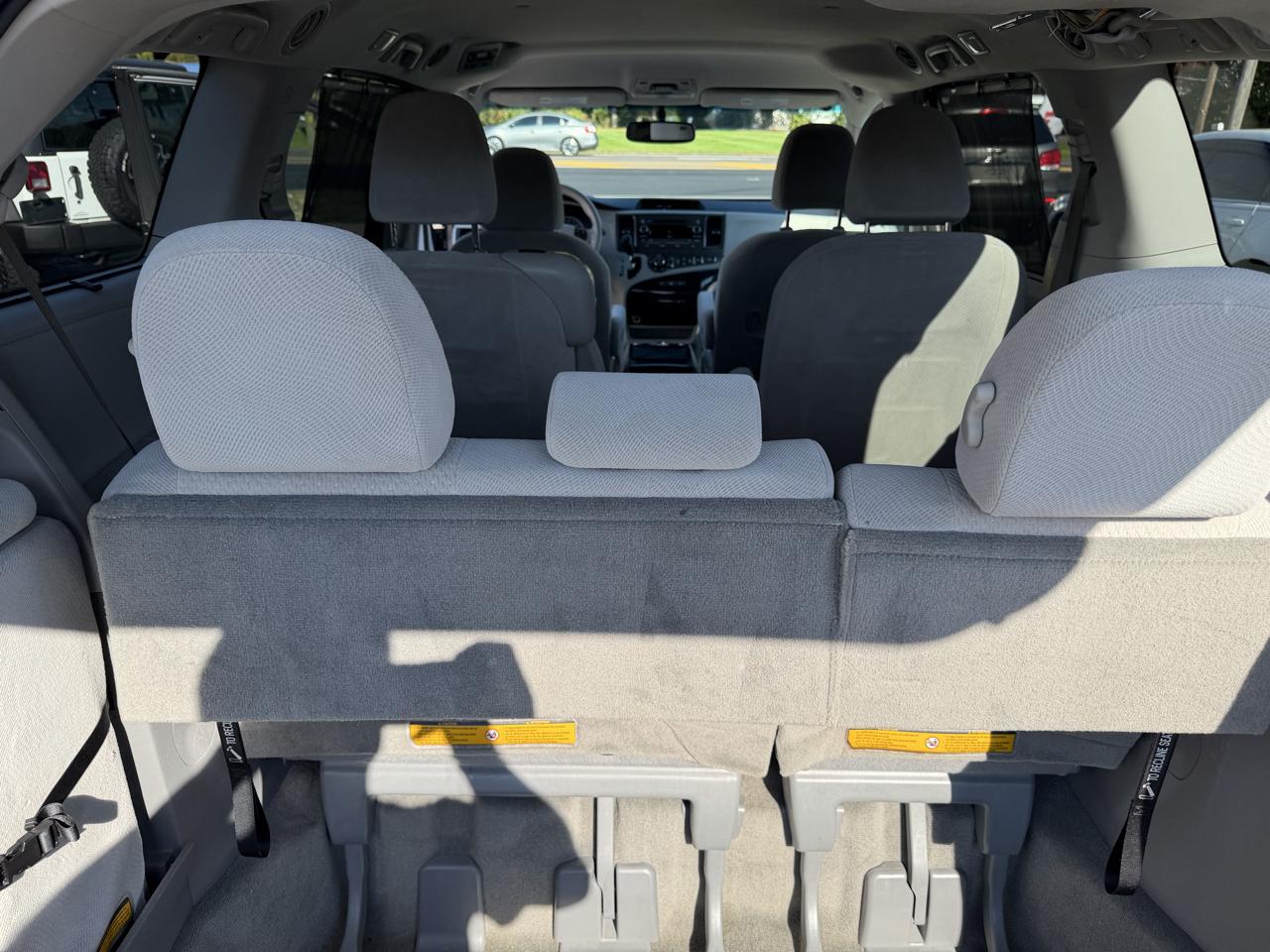 Toyota Sienna 5dr 8-Pass Van V6 LE FWD (Natl) 2014