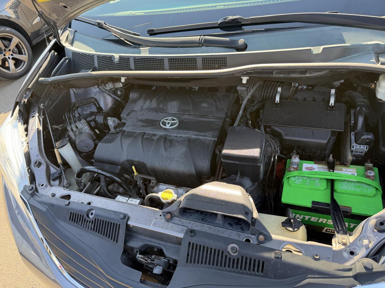 Toyota Sienna 5dr 8-Pass Van V6 LE FWD (Natl) 2014